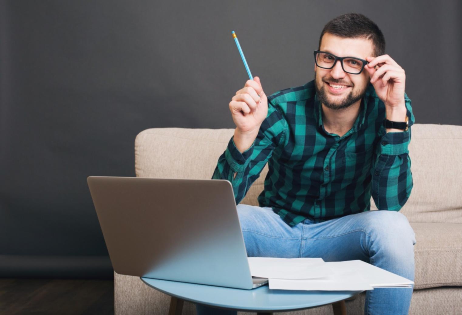 Professionelle Finanzberatung in modernem Büroumfeld